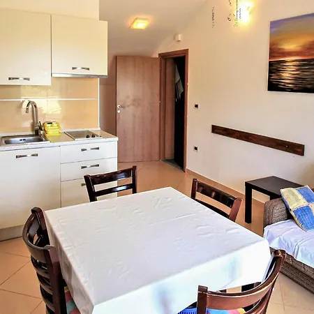 Awesome In With Kitchen דירה *