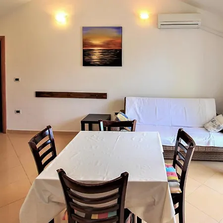 Awesome In With Kitchen דירה מאנדרה